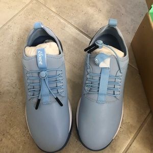 Clove shoes for healthcare workers